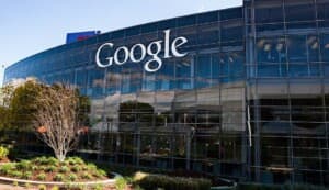 Google testa anúncios de empresas de viagens em resultados de buscas feitas por IA