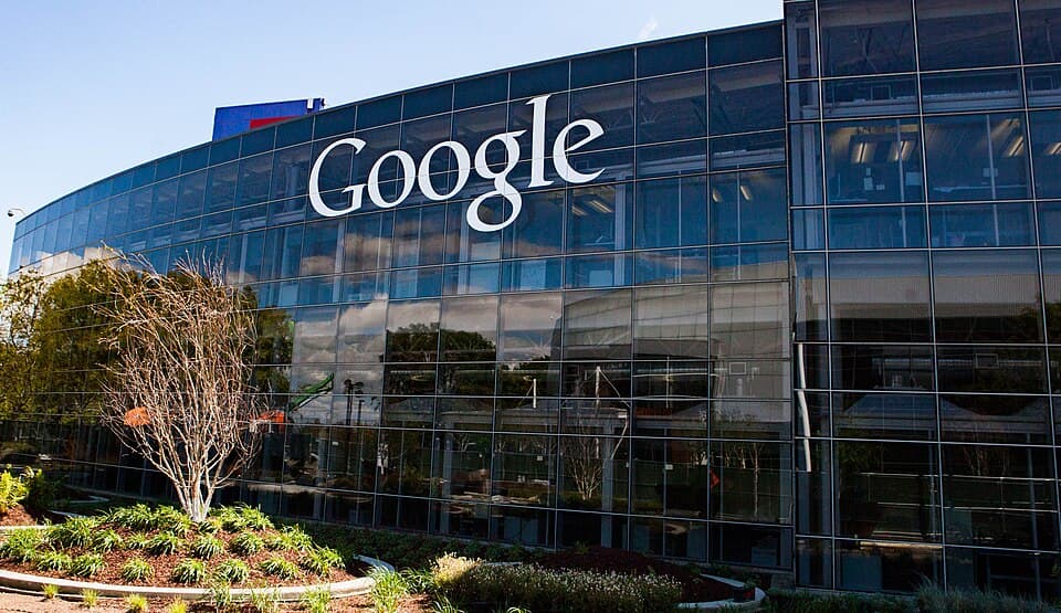 Google testa anúncios de empresas de viagens em resultados de buscas feitas por IA