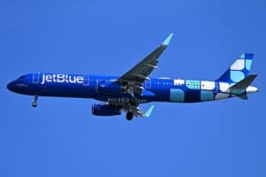 JetBlue expande plataforma de travel tech e mira integração com United até 2028