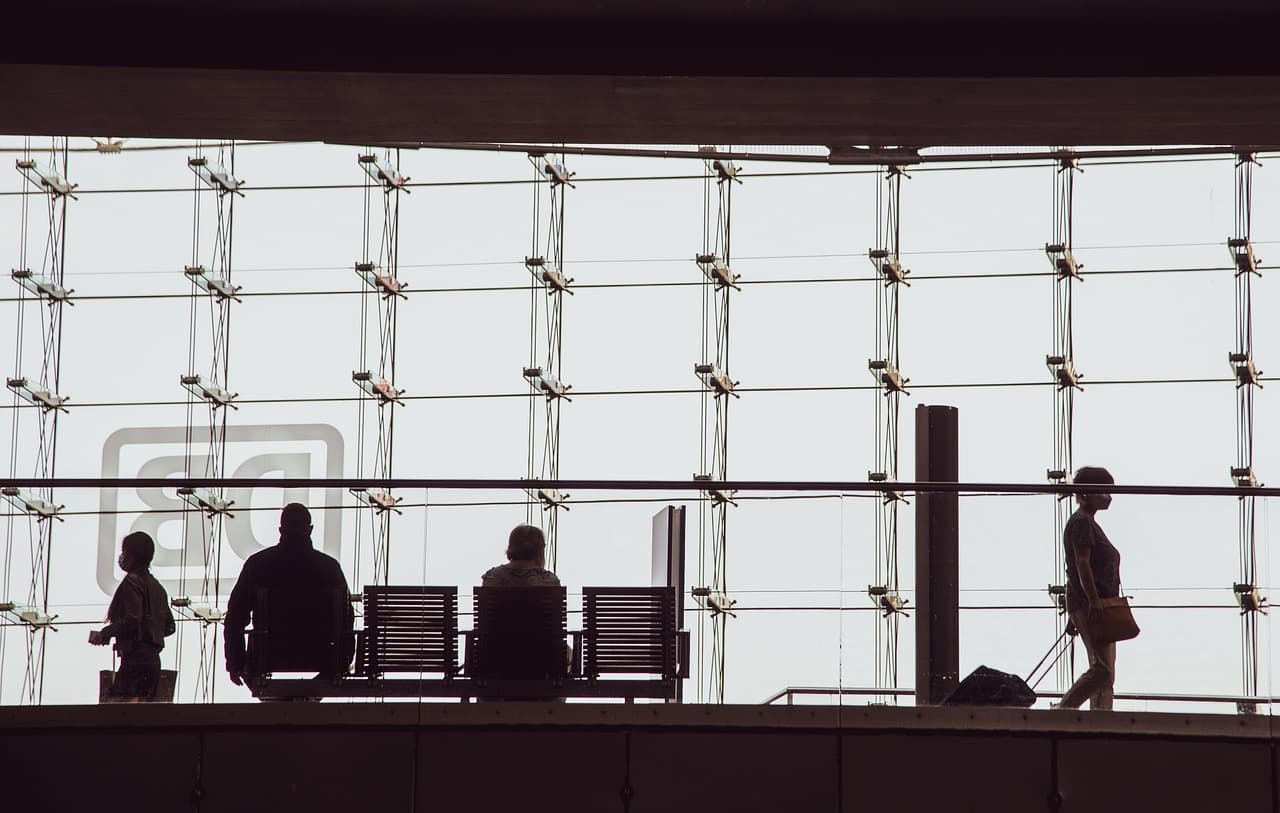 Brasileiros viajam pelo bem-estar e empresas já incorporam pausas como benefício corporativo